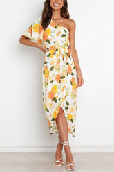 Kaycie – Geblümtes Midi-Wickelkleid mit One-Shoulder-Träger und Gürtel